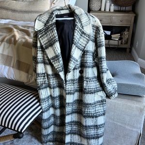 Zara coat plaid XS white and black never worn